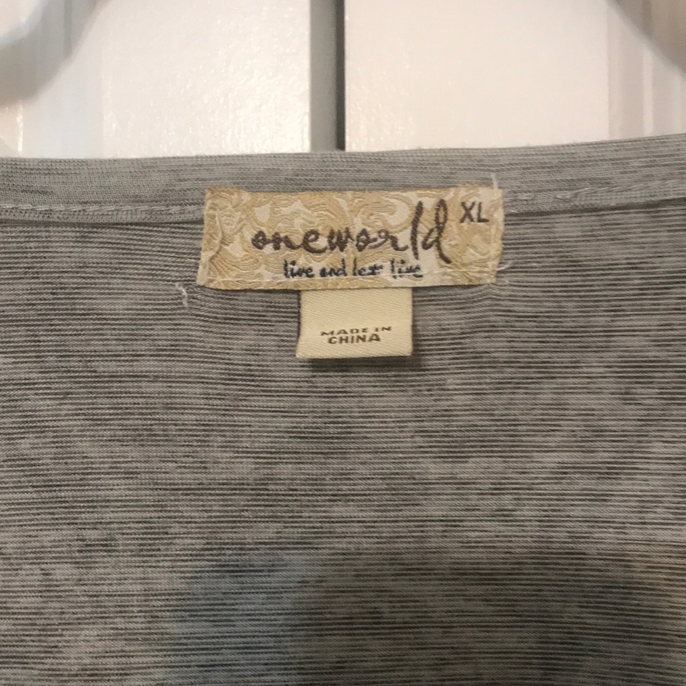 One world blouse - Picture 2 of 7